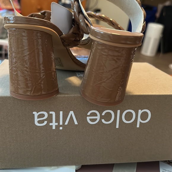 NWT Dolce Vita Paily Stella. Gorgeous sandal with 2.8 heel patent leather W/box - Picture 3 of 4